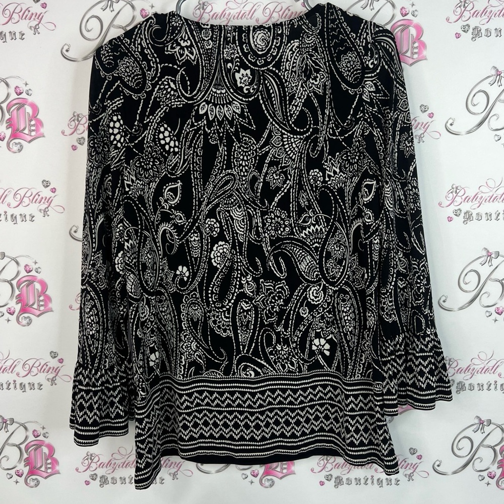 Kasper long sleeve blouse bell bottom sleeves Black and White Paisley Blouse - Picture 2 of 8